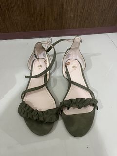 (Category: ) located in . Submitted by preloved4ever_ (Listing ID 1189655525, Image 1). Description: .