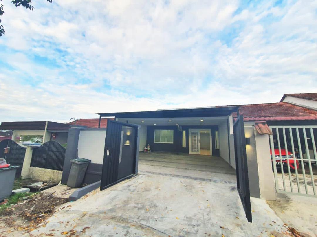 jb town single storey, Property, For Sale on Carousell