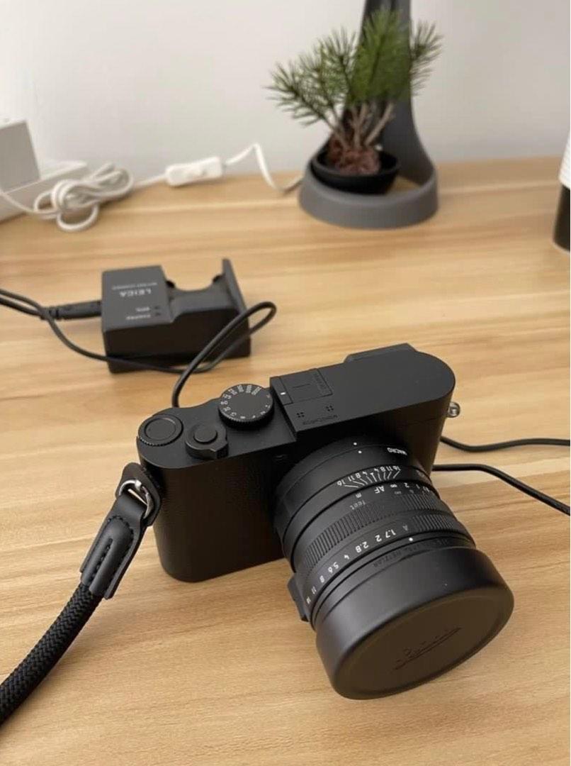 Leica q2 Monochrome + filter , Photography, Cameras on Carousell
