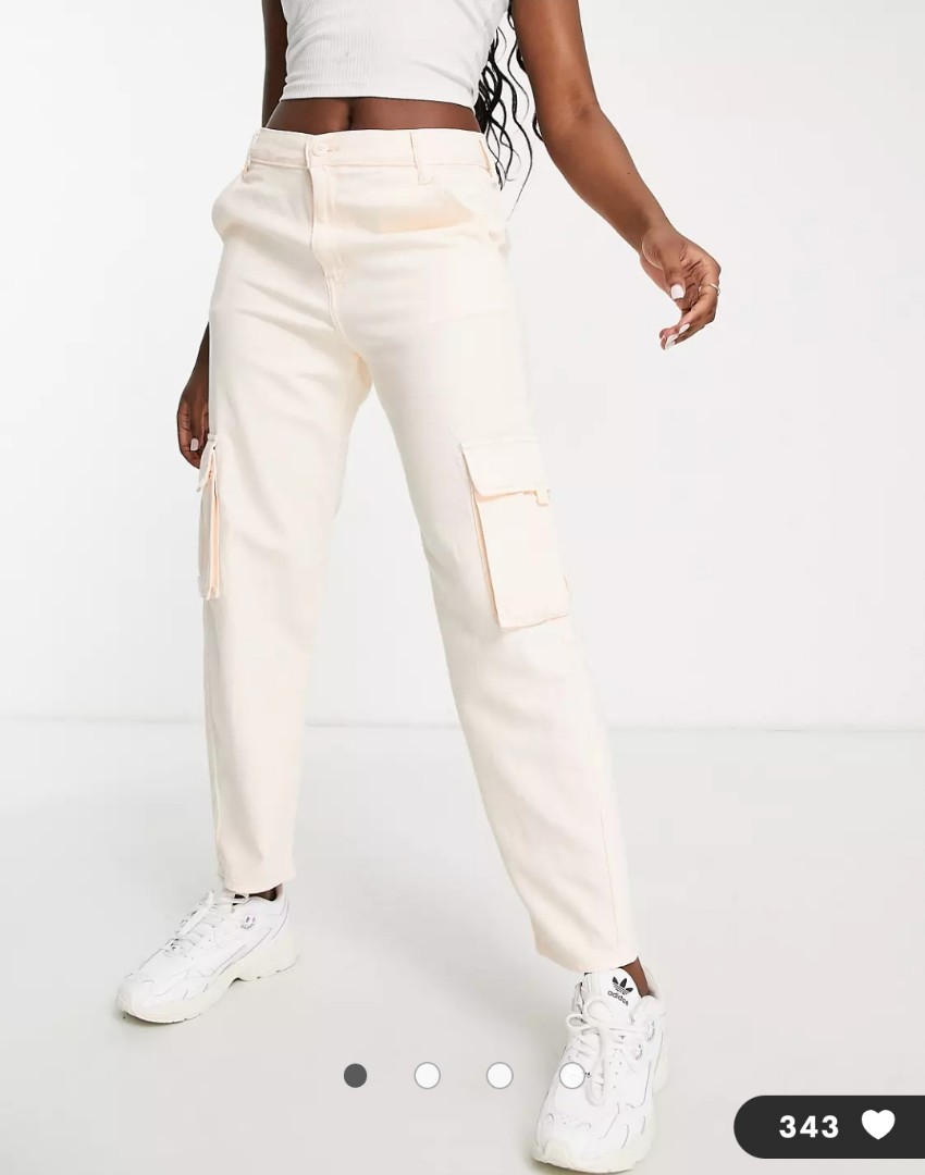 LEVI's White Cargo Pants, Women's Fashion, Bottoms, Jeans & Leggings on  Carousell