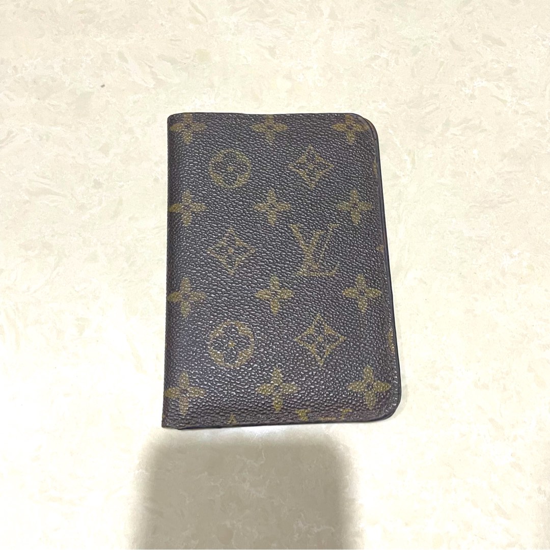Louis Vuitton LV Passport Holder., Men's Fashion, Watches & Accessories