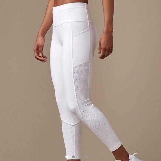 Lululemon Size 4 White With Pockets Mind over Miles Leggings, Women's  Fashion, Activewear on Carousell