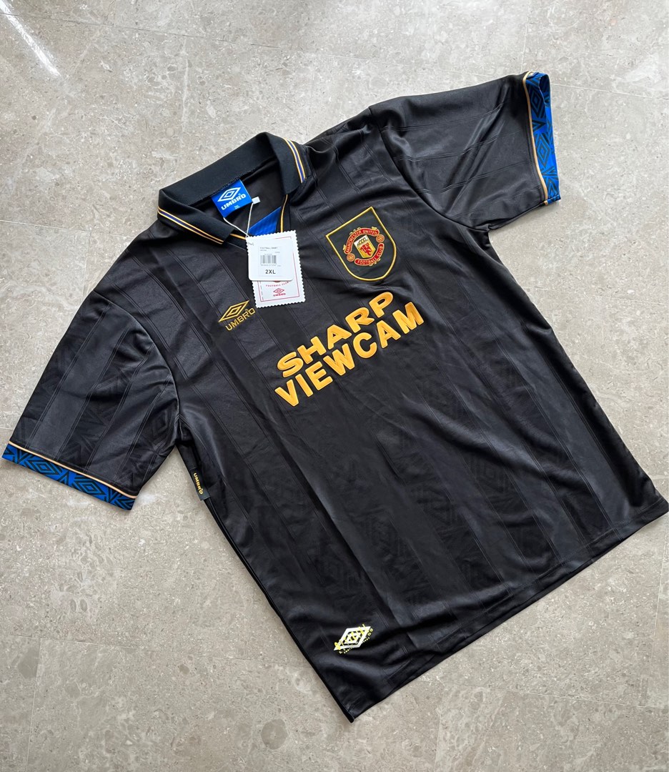 Manchester United Umbro Retro Vintage Black Jersey Tee Men s