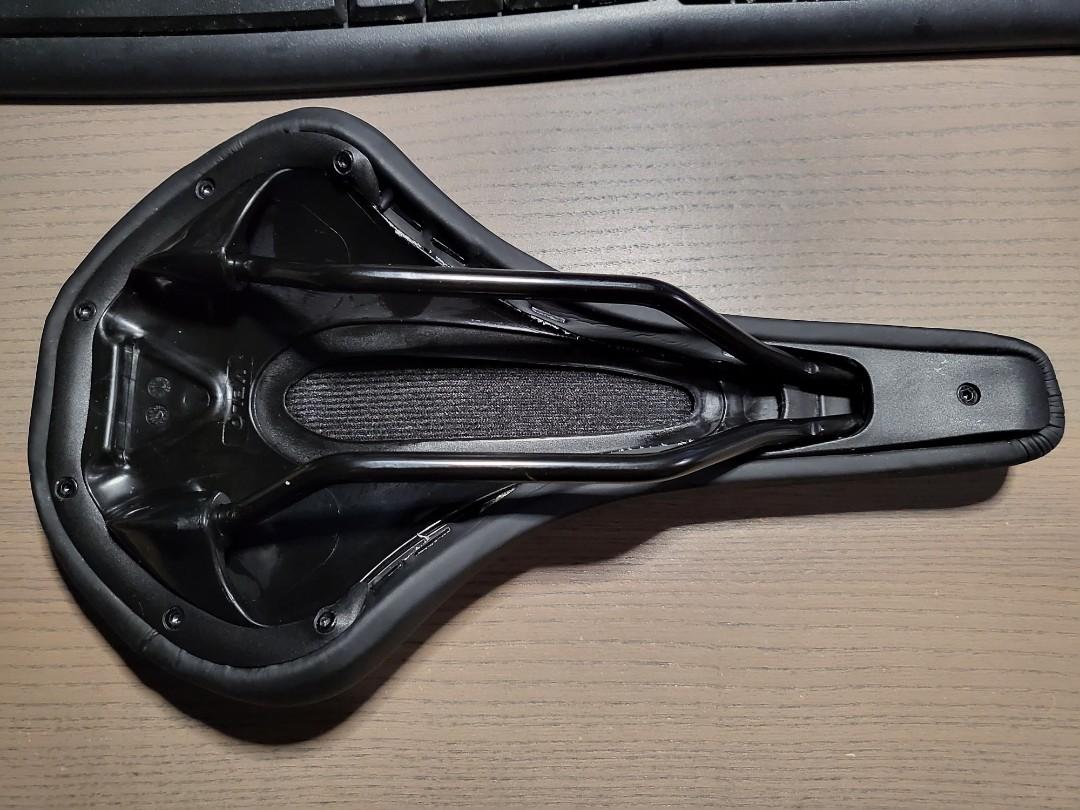 Original Giant Momentum Pakaway 1 bicycle Saddle, Sports Equipment, Bicycles & Parts, Parts