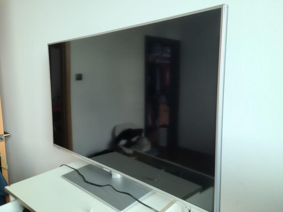 Panasonic 42 inch TV with remote, TV & Home Appliances, TV