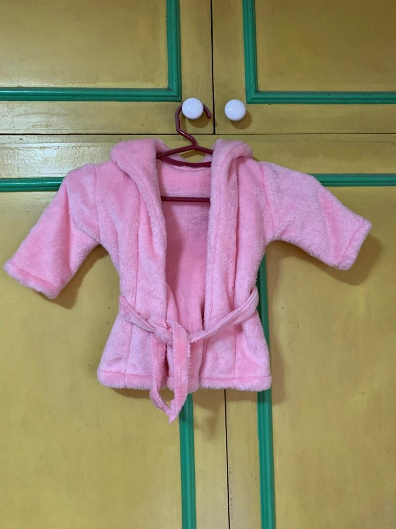Pink baby bathrobe (Category: Babies & Kids Fashion) located in Cainta. Submitted by futurequeensh_jm (Listing ID 1189736425, Image 3). Description: Only used once for photoshoot For 1-5 months.