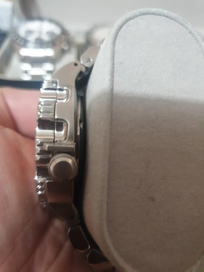 SEIKO ORANGE MONSTER 2ND GEN (Category: Men's Watches) located in Taguig. Submitted by masterbert (Listing ID 1189639013, Image 3). Description: LIKE NEW NO MICRO SCRATCHES COMPLETE SET, UNUSED STOCK RUBBER STRAP ADD 3K FOR STRAPCODE SUPER ENGINEERED BRACELET.