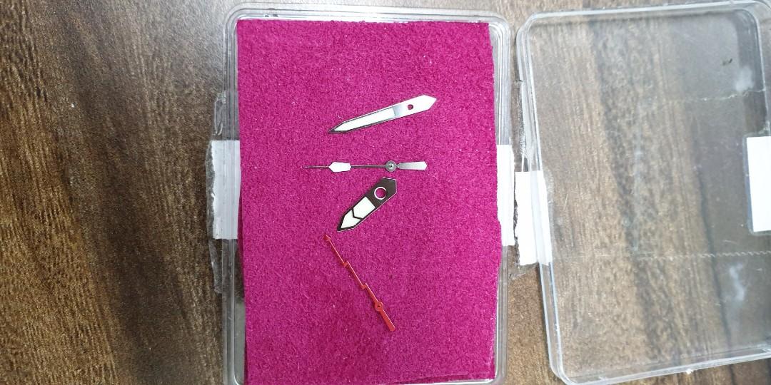 SEIKO ORGINAL SUMO HAND SET AND RED LIGHTNING SECONDS HAND (Category: Men's Watches) located in Taguig. Submitted by masterbert (Listing ID 1189627068, Image 1). Description: decluttering slightly negotiable.