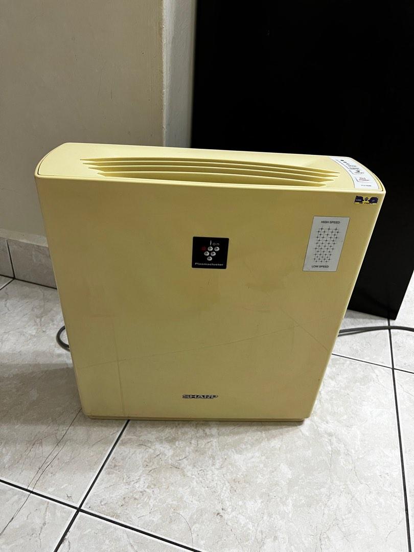 Sharp Plasmacluster (Category: Air Purifiers & Dehumidifiers) located in Johor Bahru. Submitted by williamngwl (Listing ID 1189705208, Image 1). Description: Sharp Plasmacluster, sell away because of getting a new one. The device is still functioning well. Just need to replace the filter..