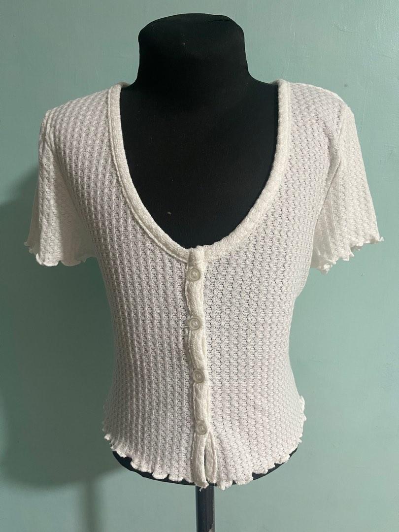 Shein white top (Category: Others Tops) located in Pototan. Submitted by cconst (Listing ID 1189650886, Image 1). Description: Fits to Small-Med Never been used .