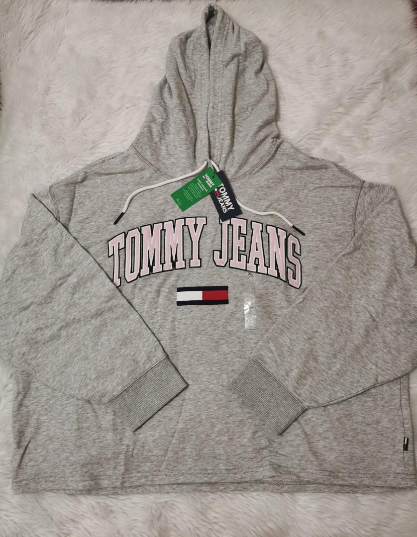 Tommy Hilfiger hoodie (Category: Coats, Jackets and Outerwear) located in Cainta. Submitted by ronz05 (Listing ID 1189713404, Image 1). Description: Tommy Hilfiger hoodie Size xl.