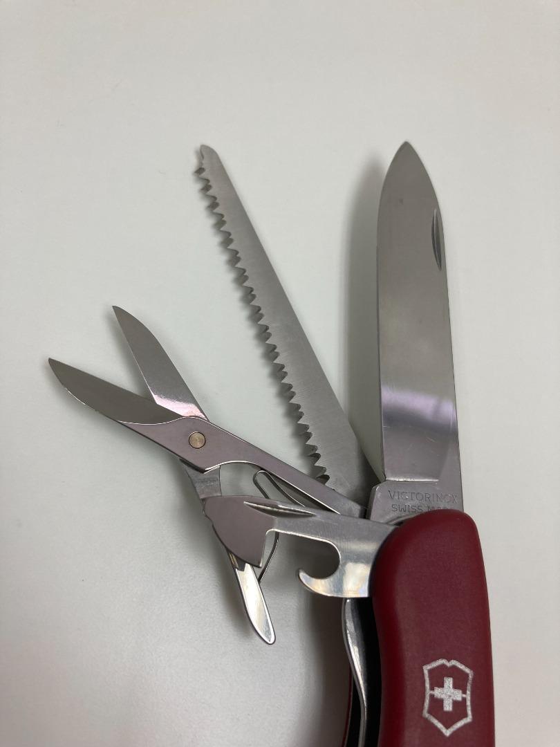 Outrider　運動產品,　Victorinox　行山及露營-　liner-lock　with　#瑞士軍刀#萬用刀,　Swiss　Army　(0.8513)　Knife　Carousell