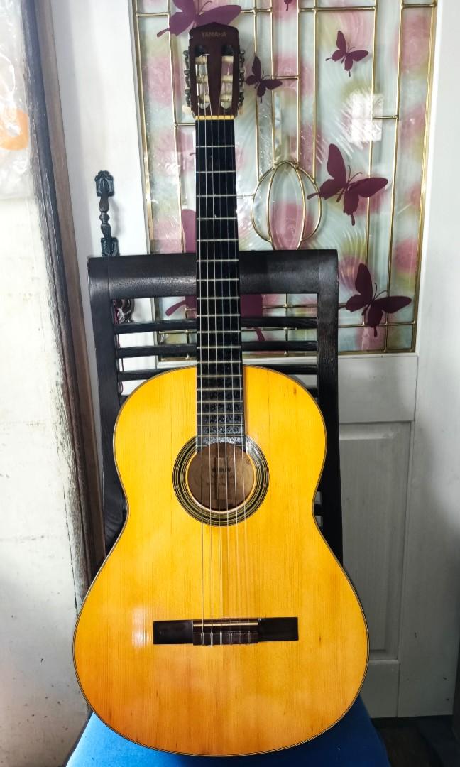Vintage Yamaha Solid top classical guitar made in Japan, Hobbies & Toys, Music & Media, Musical