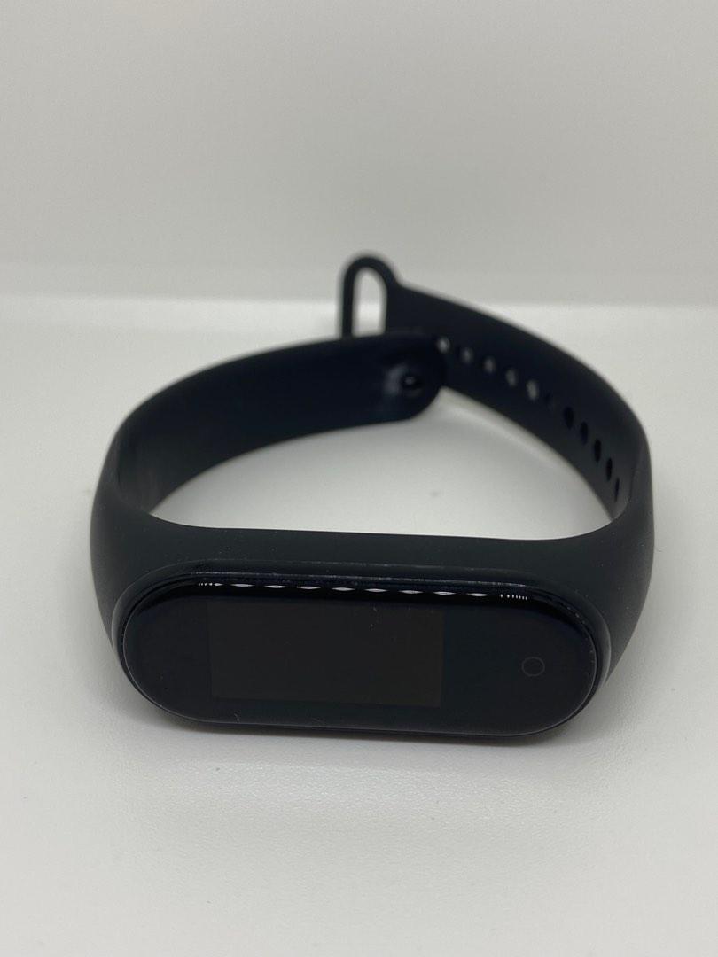 Xiaomi Mi Band 4 (Category: Wearables & Smart Watches) located in San Juan City. Submitted by lc151 (Listing ID 1189670393, Image 2). Description: ⭐️ Xiaomi Mi Band 4 ⭐️ Complete package: with box and charger ⭐️ Original watch strap ⭐️ Fully functional ⭐️ Glow in the dark strap also available.