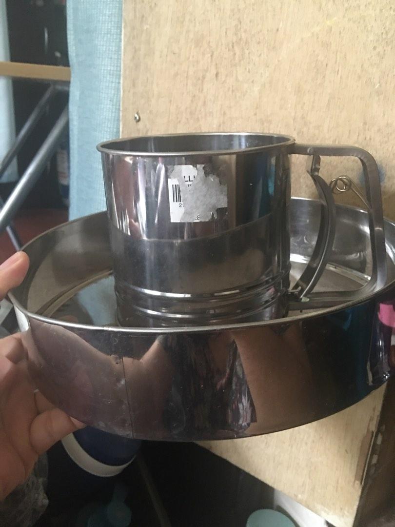2 pcs flour sifter (Category: Bakeware) located in Las Pinas. Submitted by pbb21 (Listing ID 1193988212, Image 2). Description: 2 pcs flour sifter , bought for P600 Used once only No issues except for light stains .