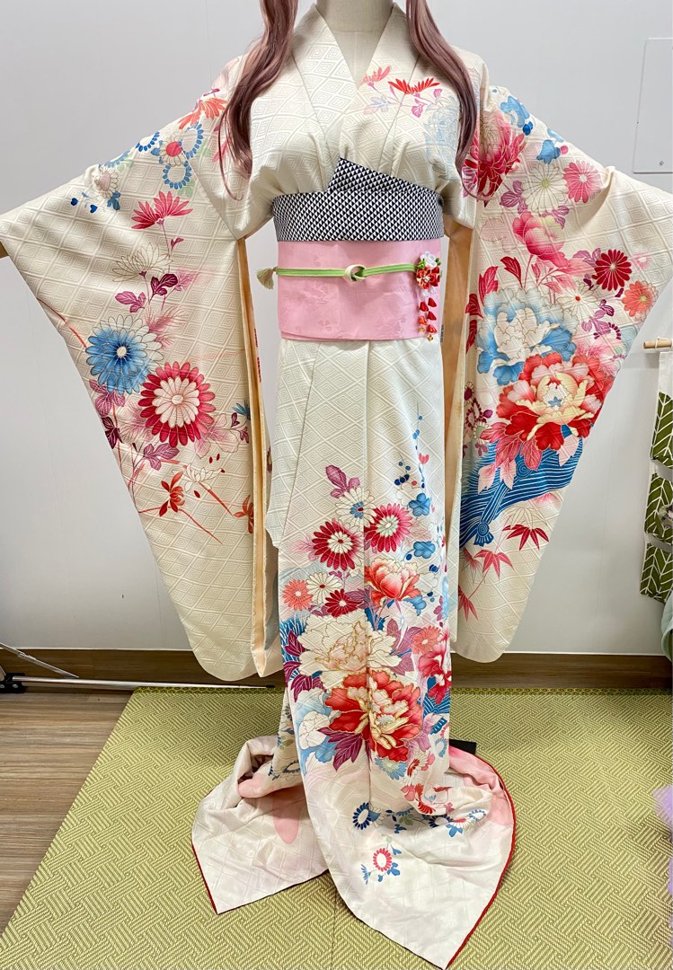 出售日本回流正絹白色振䄂和服一件, 女裝, 連身裙& 套裝, 傳統服飾