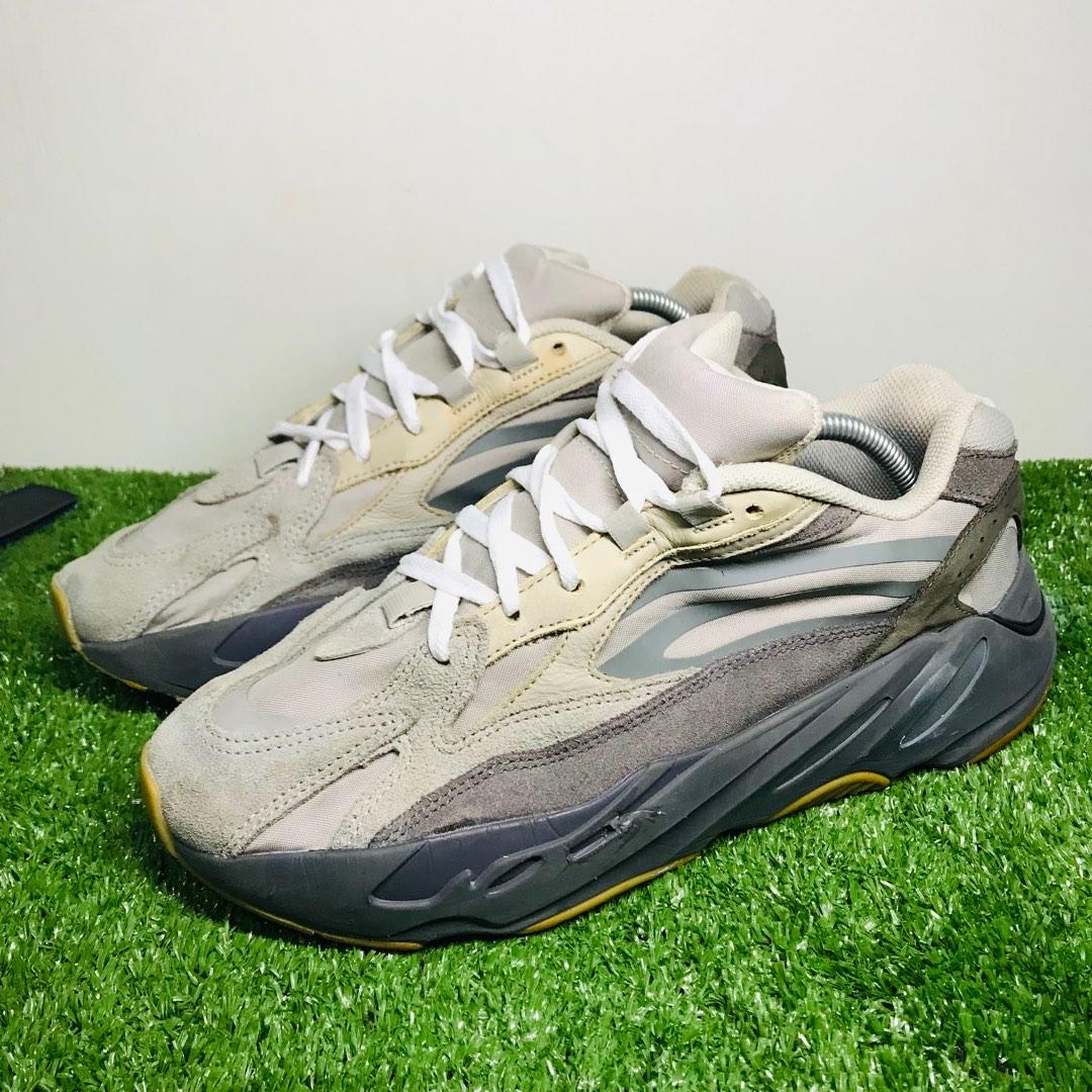 Yeezy 700 used hot sale