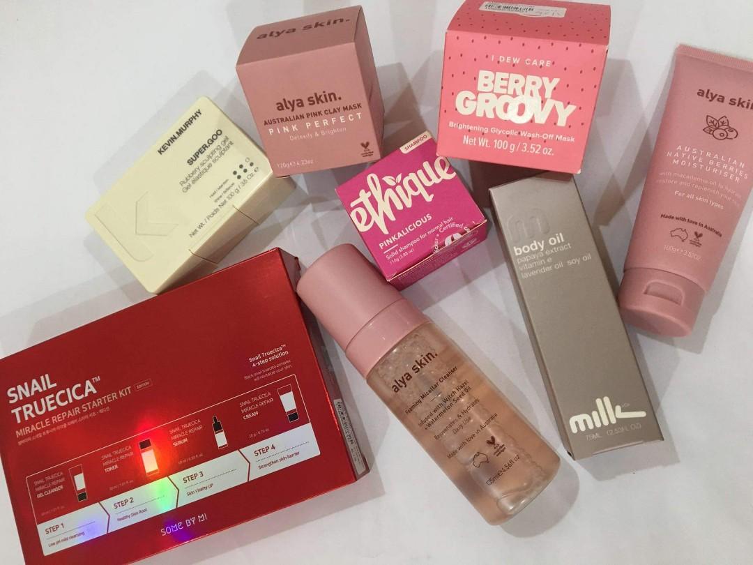 Assorted Skin Care (Category: Face Care) located in Quezon City. Submitted by applereinna-50241 (Listing ID 1194010191, Image 1). Description: Assorted Skin Care for Sale prices starts at Php.255 - 500 Hurry while stocks last DM me for inquiries We have same day delivery via Lalamove and Grab.