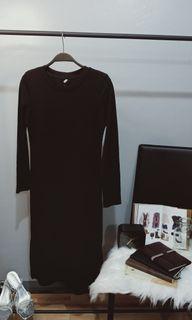 Black ribbed midi dress with side slit
