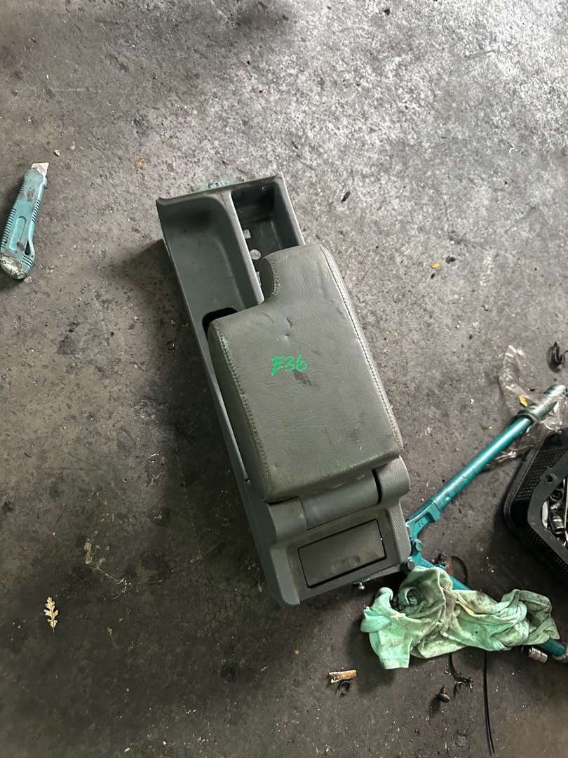 Bmw E36 Arm Rest Left Sesuai Utk E30 Original, Auto Accessories on Carousell