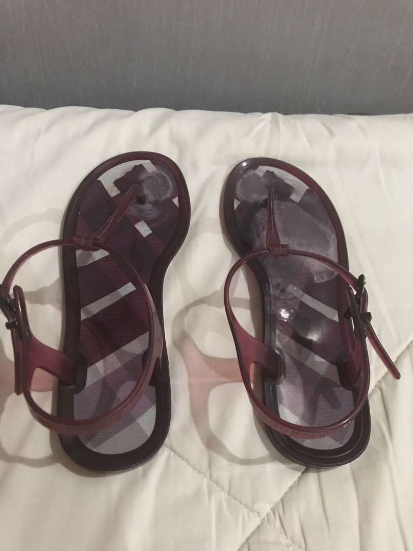 Burberry jelly flats, Women's Fashion, Footwear, Flats & Sandals on  Carousell