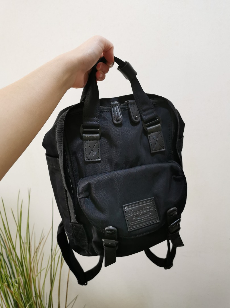 Doughnut macaroon outlet all black