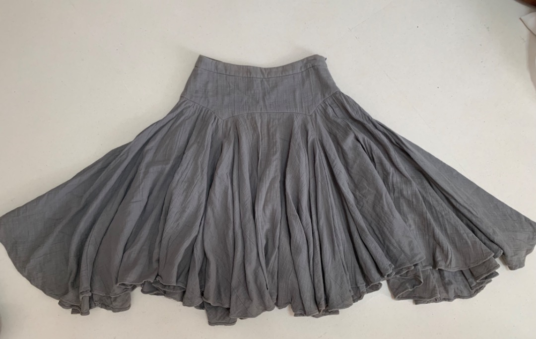 Giordano ladies grey circle skirt, Women's Fashion, Bottoms, Skirts on ...