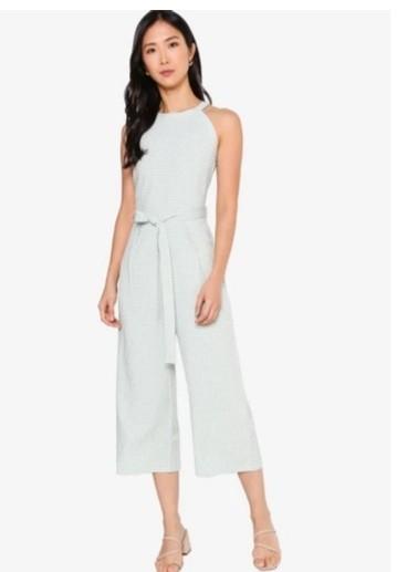 Halter Neck Crop Jumpsuit (XS-S) (Category: Jumpsuits) located in Las Pinas. Submitted by jmvm.ca (Listing ID 1193976670, Image 1). Description: Bought from Zalora but too small for me, brand new, still with tag!! Really pretty in actual ❤️.