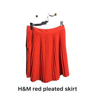 H&M red pleated skirt