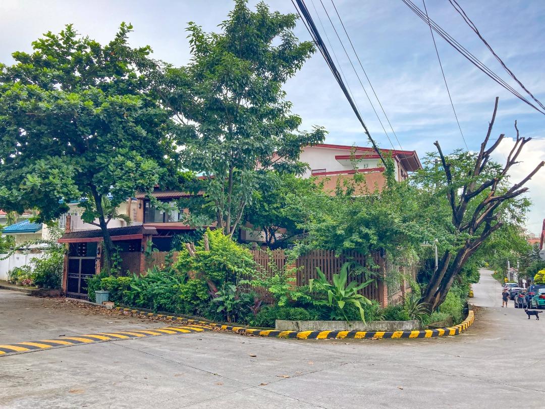 3-storey-house-and-lot-near-bgc-with-two-buildings-property-for-sale