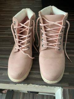 Ladies boots unbranded  worn twice only