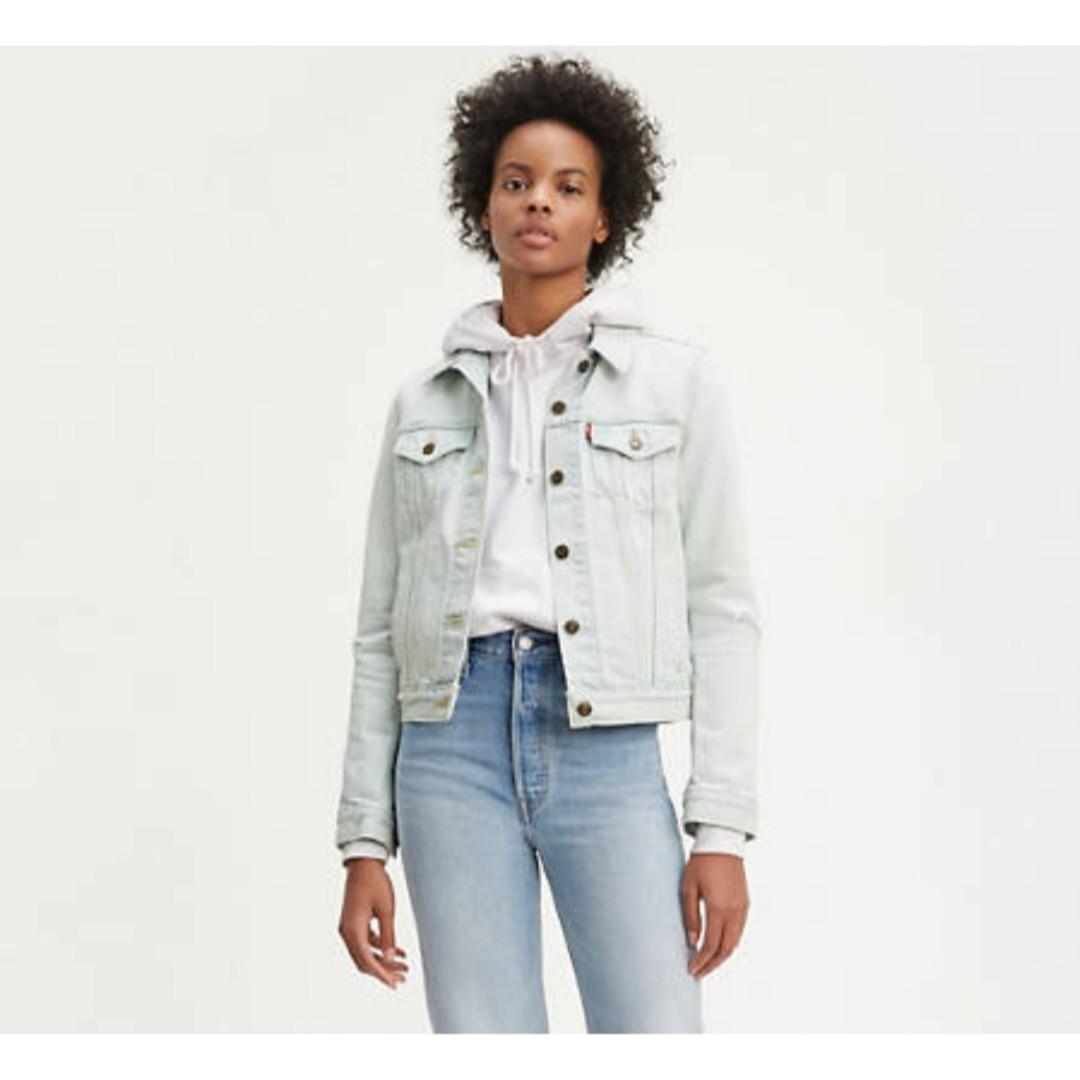 Levis Denim Jacket, Women's Fashion, Tops, Others Tops on Carousell