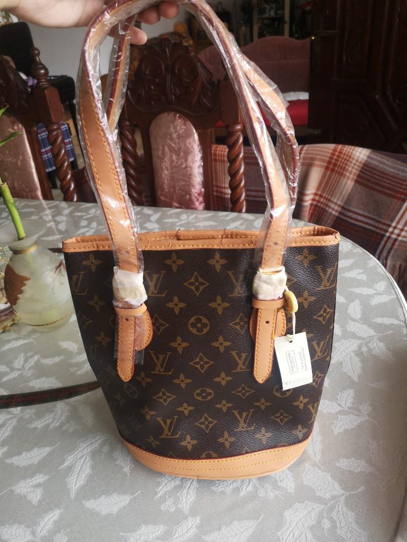 Louis Vuitton Class A Bag (Category: Luxury Bags & Wallets) located in Paranaque City. Submitted by sierramikain (Listing ID 1194015158, Image 2). Description: Stocked up at home that's why there are damages/defects already specifically at the handle portion (see pics) and upper rim of the bag. Handle can be replaced though when sent to repair shop..