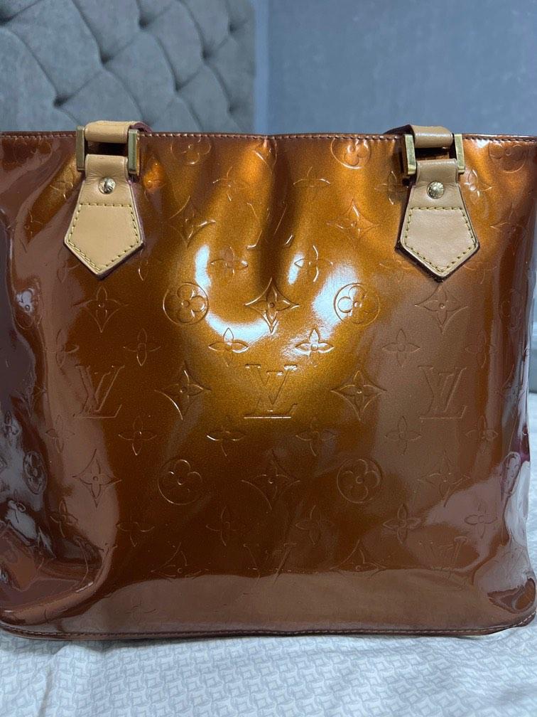 Louis vuitton houston vernis (Category: Luxury Bags & Wallets) located in Manila. Submitted by reesesreeses (Listing ID 1194097730, Image 3). Description: 100% authentic. No inclusion. Flaws are shown in the pictures. .