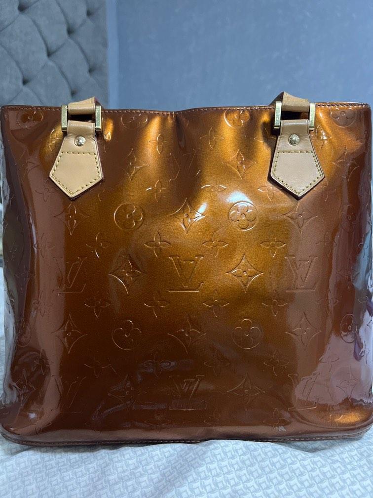 Louis vuitton houston vernis (Category: Luxury Bags & Wallets) located in Manila. Submitted by reesesreeses (Listing ID 1194097730, Image 1). Description: 100% authentic. No inclusion. Flaws are shown in the pictures. .