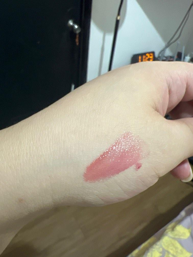 Mac Powerglass plumping lipgloss (Category: Makeup) located in Manila. Submitted by buzzbuystarphalange (Listing ID 1192572739, Image 3). Description: Never used authentic lip gloss from Mac .