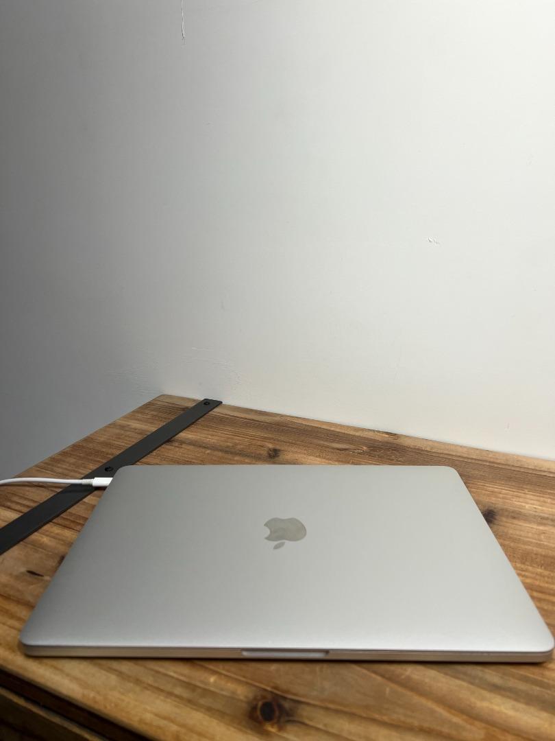 MacBook Pro 13-inch: 2.3GHz dual-core i5, 128GB 銀色, 電腦及科技