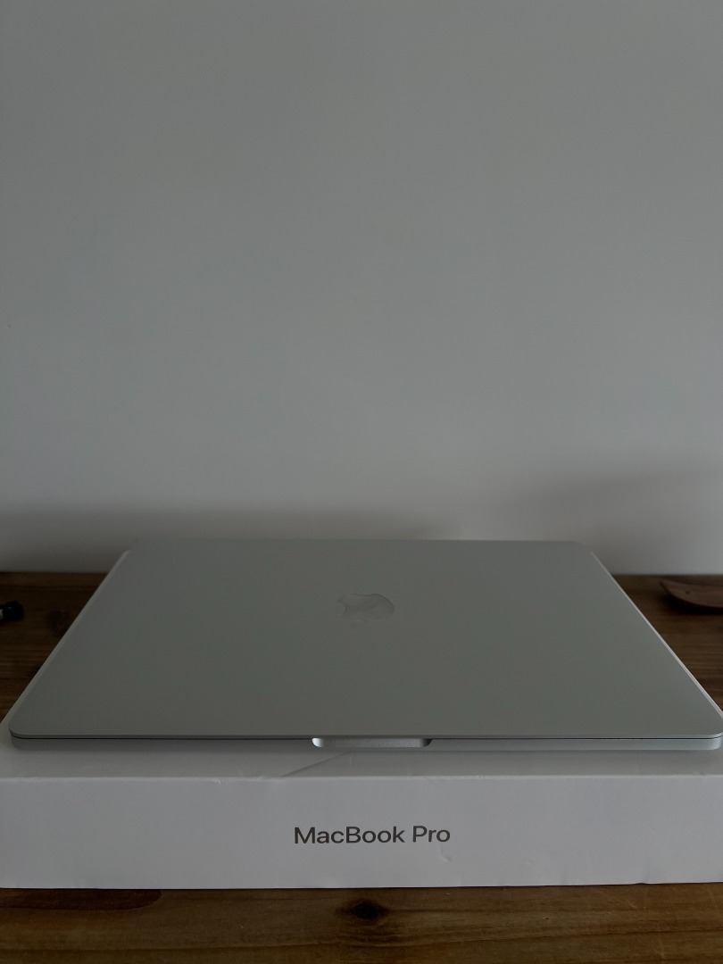 MacBook Pro 13-inch: 2.3GHz dual-core i5, 128GB 銀色, 電腦及科技