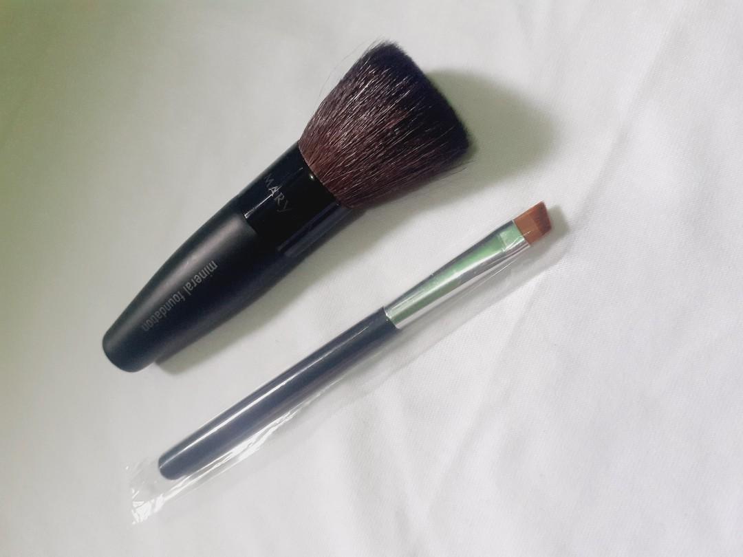Marykay foundation brust set with angled eyebrow brush (Category: Makeup) located in Quezon City. Submitted by jaianaapura (Listing ID 1193982996, Image 2). Description: 100% authentic and brand new.