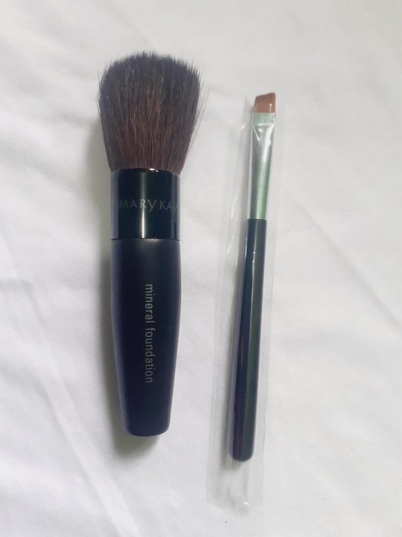 Marykay foundation brust set with angled eyebrow brush (Category: Makeup) located in Quezon City. Submitted by jaianaapura (Listing ID 1193982996, Image 1). Description: 100% authentic and brand new.