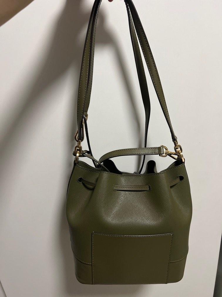 Michael kors (Category: Luxury Bags & Wallets) located in Manila. Submitted by reesesreeses (Listing ID 1194104890, Image 2). Description: Authentic bought from u.s Has long handle and short handle Very very clean Can pass as brand new.
