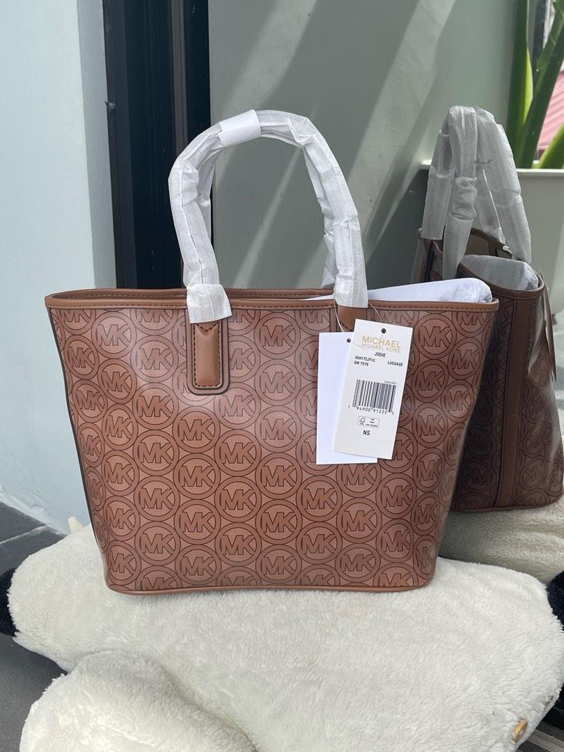 MICHAEL KORS JODIE SMALL (Category: Luxury Bags & Wallets) located in Calamba. Submitted by zarahzion (Listing ID 1194038020, Image 3). Description: MK JODIE SMALL Comes with tag,cc & polyplastic guaranteed original & brandnew from USA 🇺🇸 .