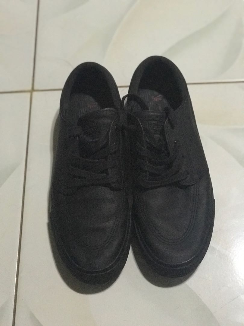 triple black nike blazers