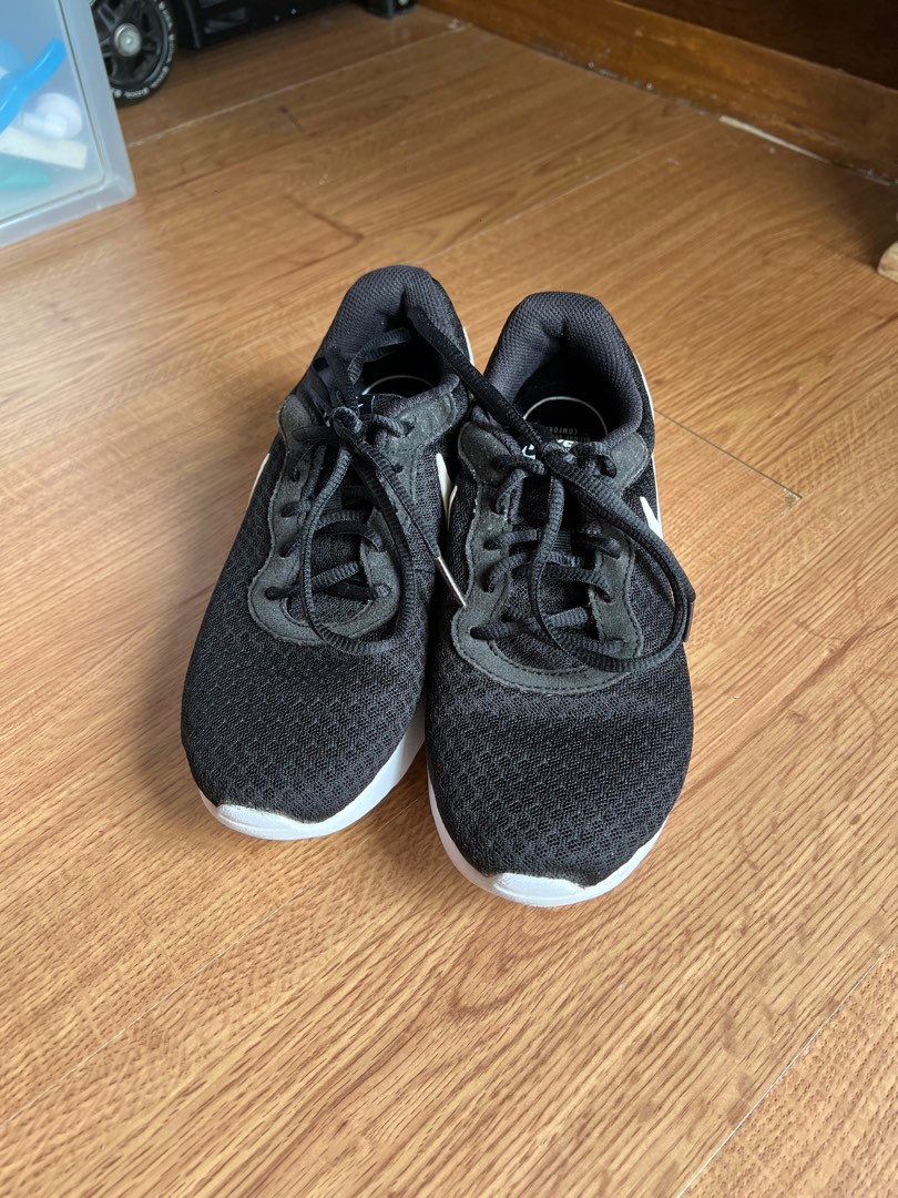 famous footwear tanjun