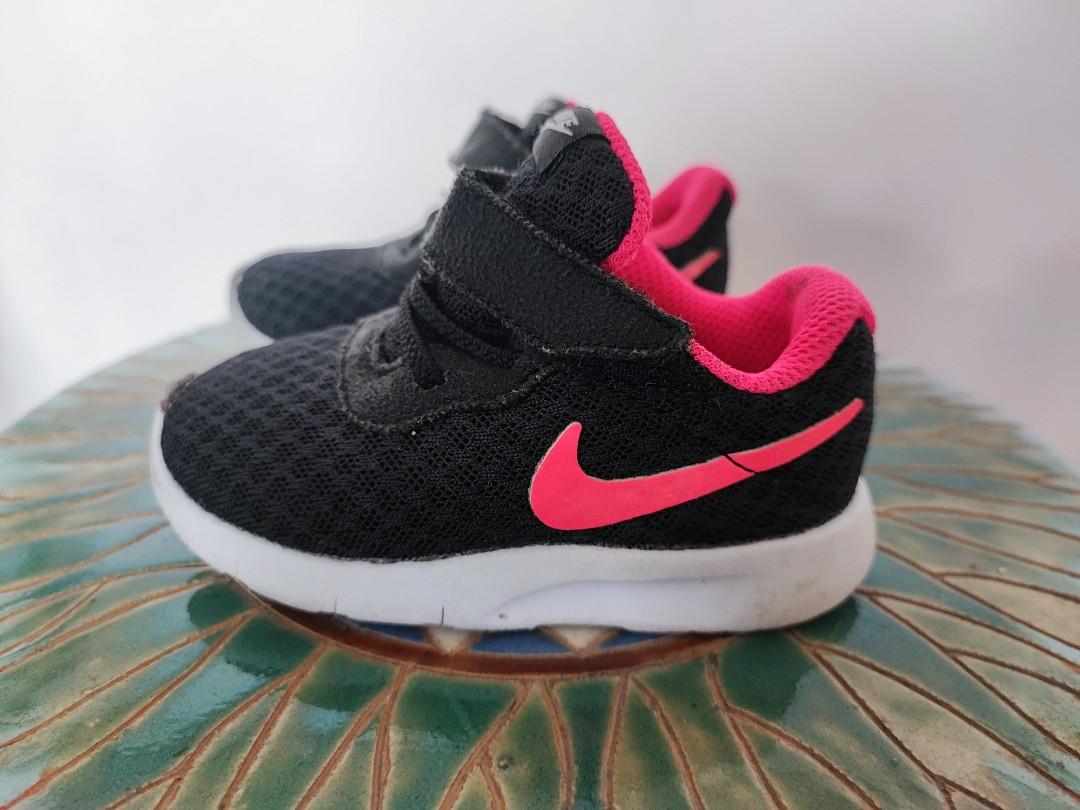 Light pink nike tanjun on sale