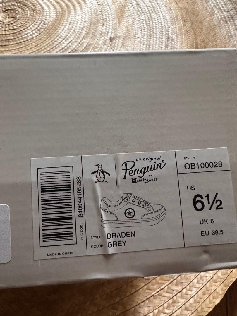Penguin munsingwear shoes (Category: Sneakers) located in Quezon City. Submitted by lhein0508 (Listing ID 1194038230, Image 3). Description: Bnew With box .