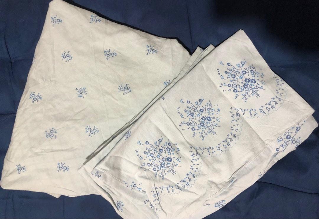 Preloved Double Size Garterized Bedsheet with 4 Pieces Pillow case (Category: Bedding & Towels) located in Bulacan. Submitted by EyaMikhail (Listing ID 1194117645, Image 1). Description: With some stains po pero wala punit or butas Please manage expectations Bed sheet double size Pillow cases ( 40 x 70cm ) Shopee cod.