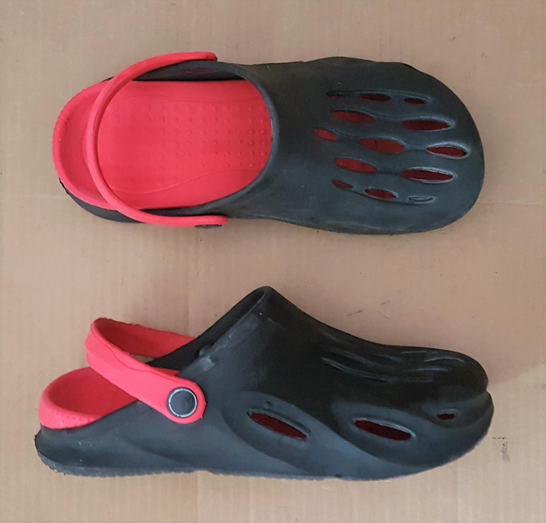 Versatile Black Clogs Groovy Designer Sandals Unisex Flip Flops