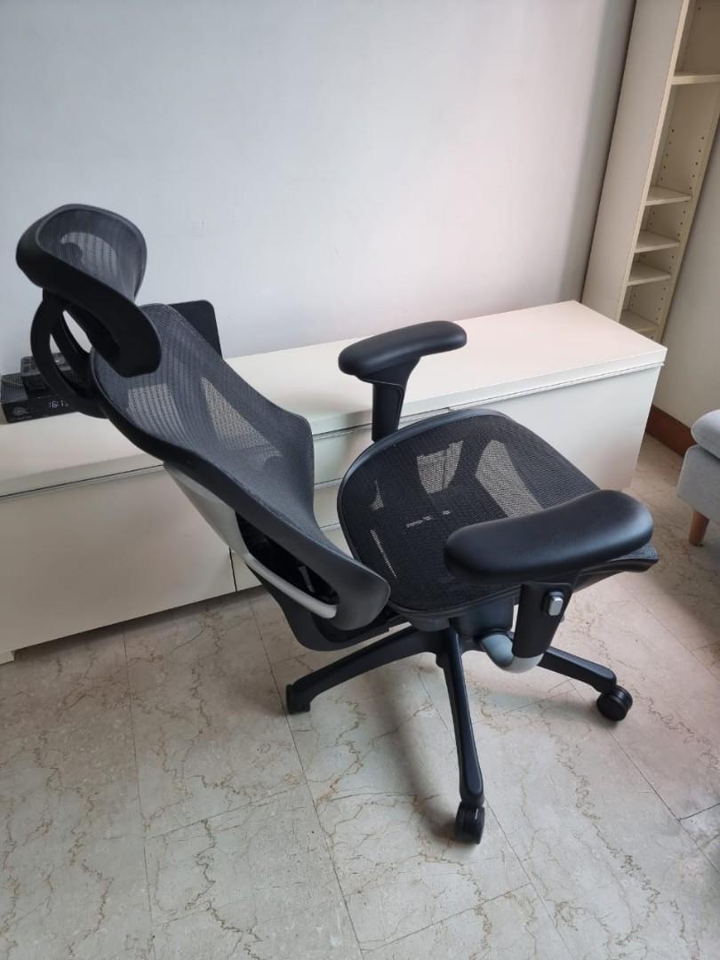 Vhive Mesh office chair, Furniture & Home Living, Furniture, Chairs on Carousell