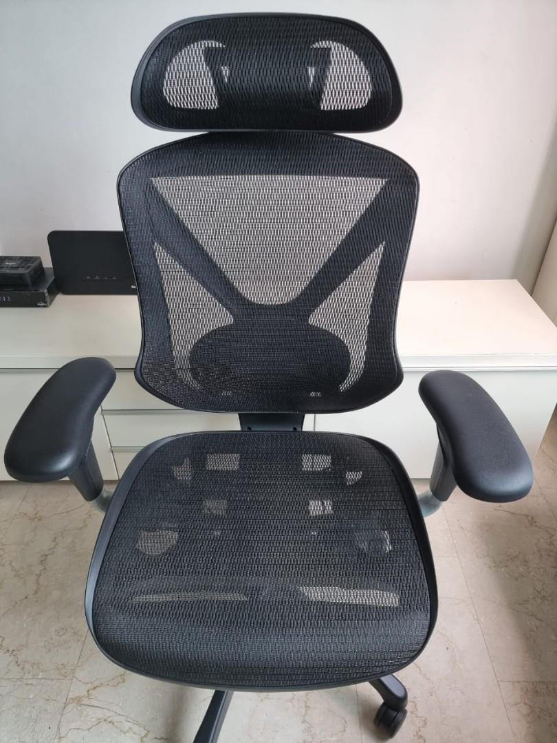 Vhive Mesh office chair, Furniture & Home Living, Furniture, Chairs on